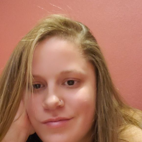 Meet your Posher, Courtney - Picture 1 of 1